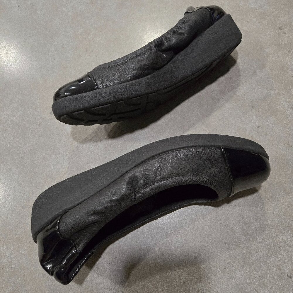 EASY SPIRIT Eskable e360 Women's Black Patent Cap Toe Slip On Wedge - Size 8M